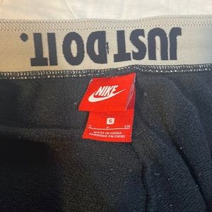 women’s size small classic Nike sweatpants drawstring waist band joggers